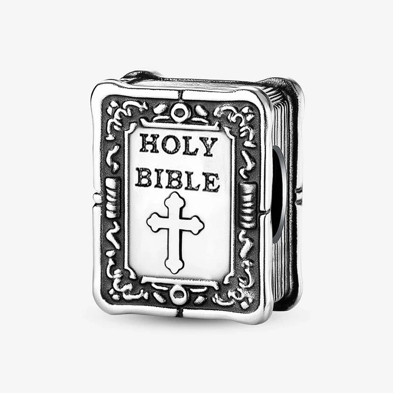 Přívěsek Bible – produktová fotografie | Perla Čech