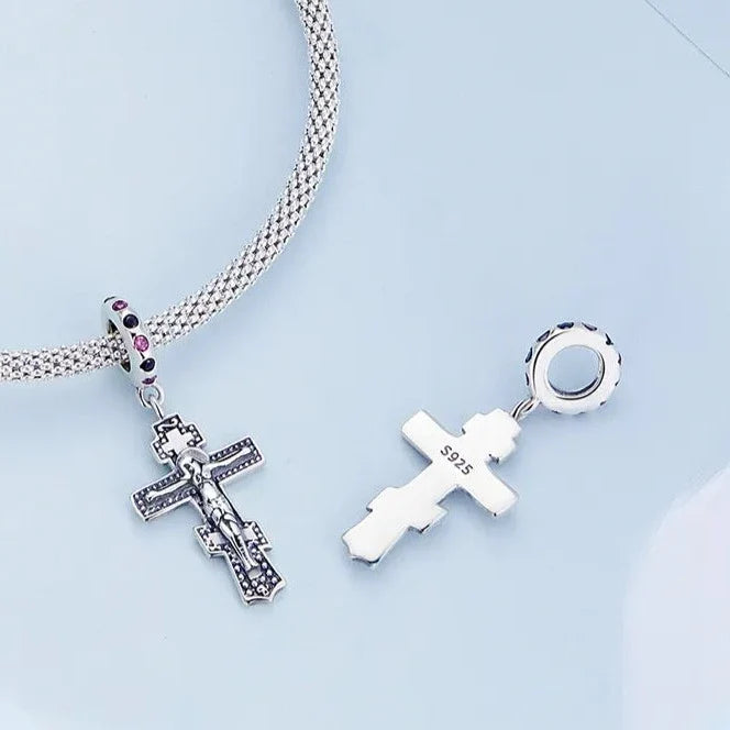 Přívěsek žena s křížem – detail produktu | Perla Čech