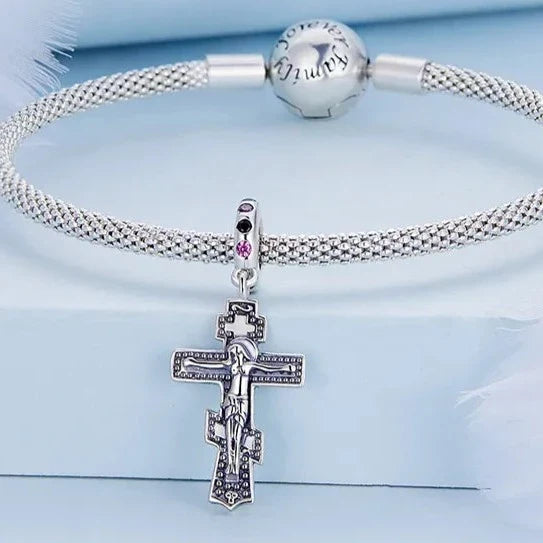 Přívěsek žena s křížem – detail produktu | Perla Čech