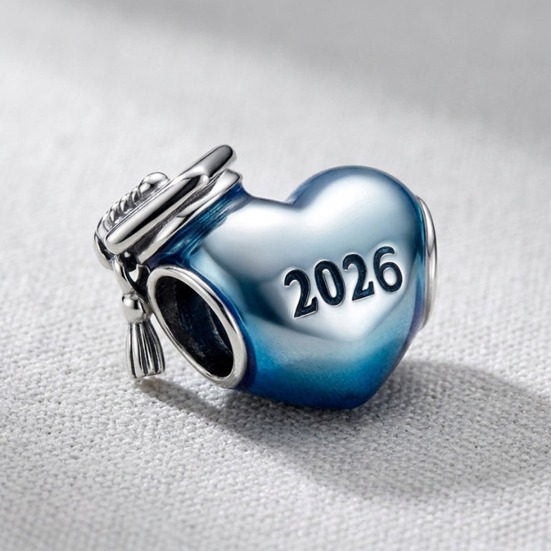 Přívěsek – Promoce 2026 s modrým srdcem – Perla Čech – fotografie 2