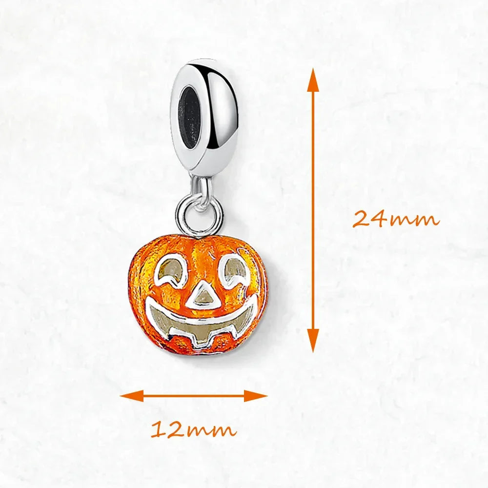 Přívěsek halloweenská dýně – detail šperku Perla Čech