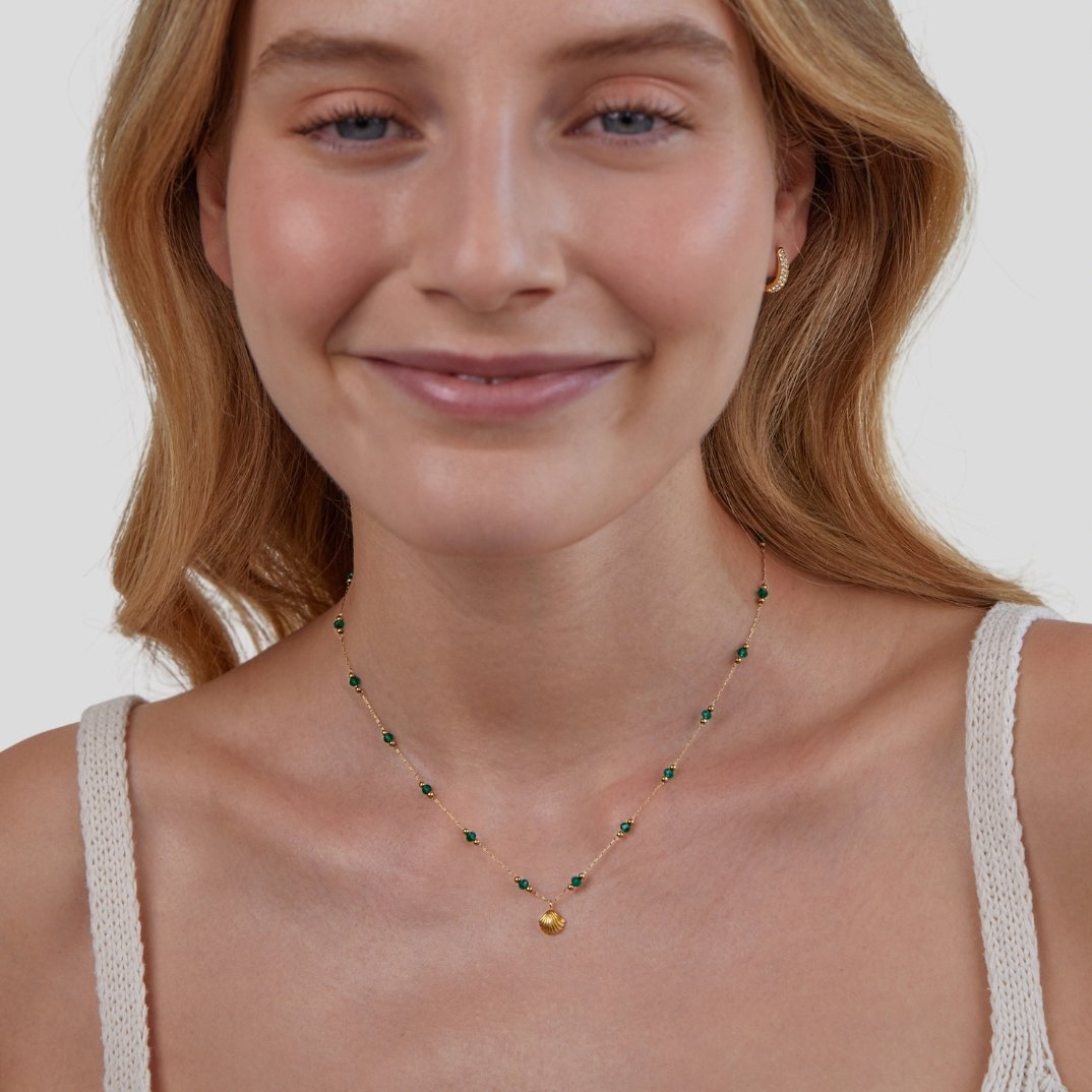 Nerissa Zlatý Ořechový Náhrdelník se Zelenými Kuličkami