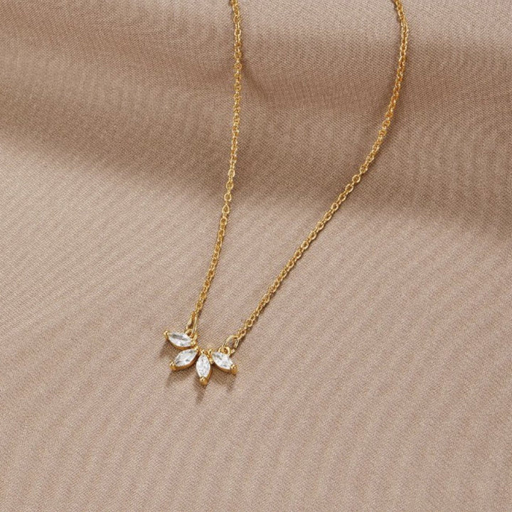 Náhrdelník s přívěskem z křišťálových listů Tiffany