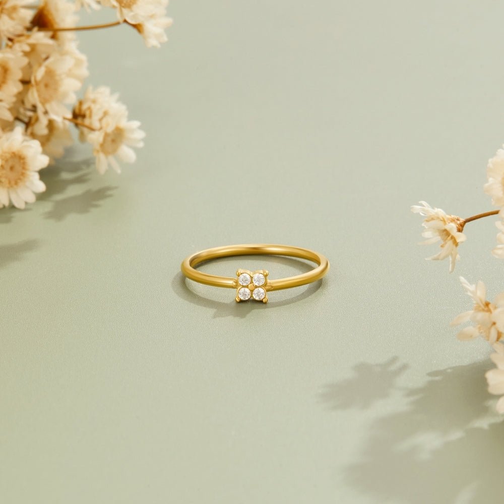 Prsten Tiny Petal zlatý – prsten, Perla Čech