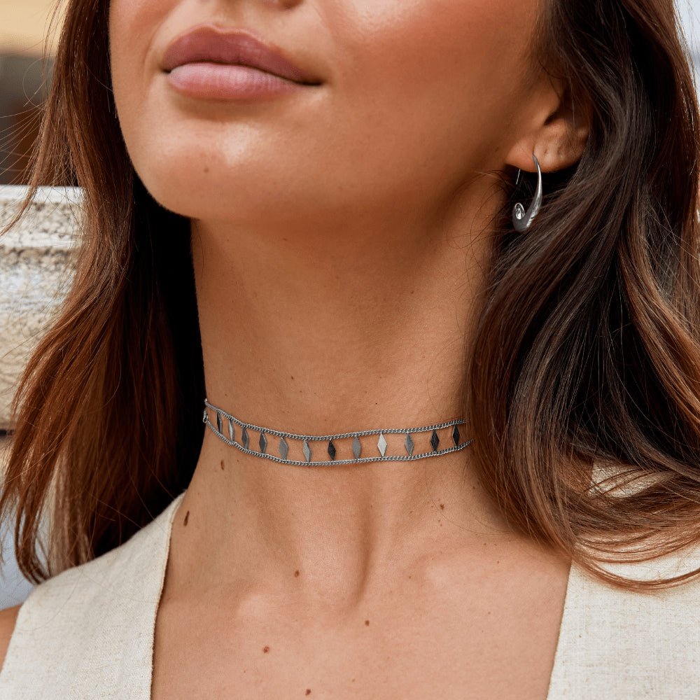Choker Zara ve stříbrné barvě – Perla Čech
